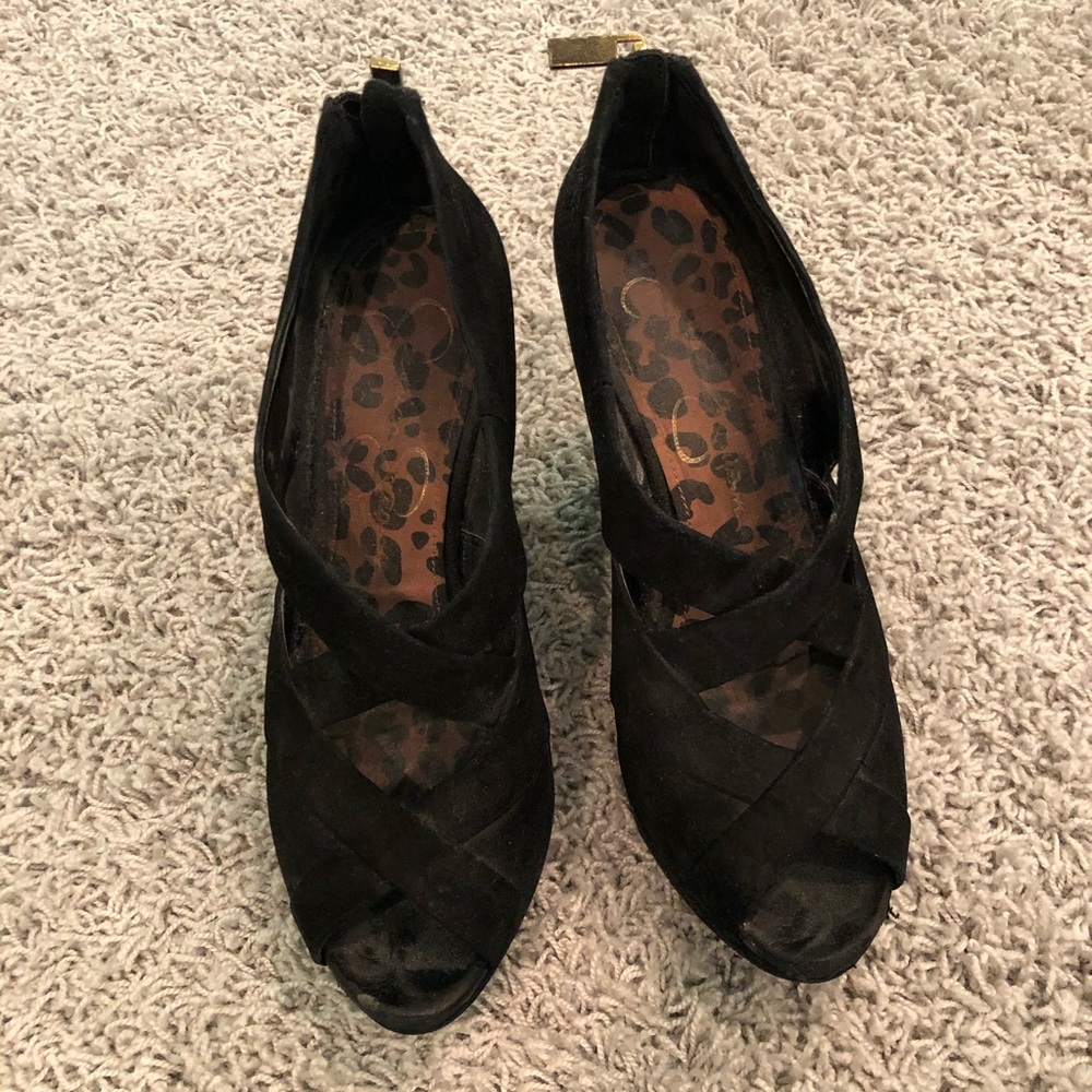 Jessica Simpson black heels
